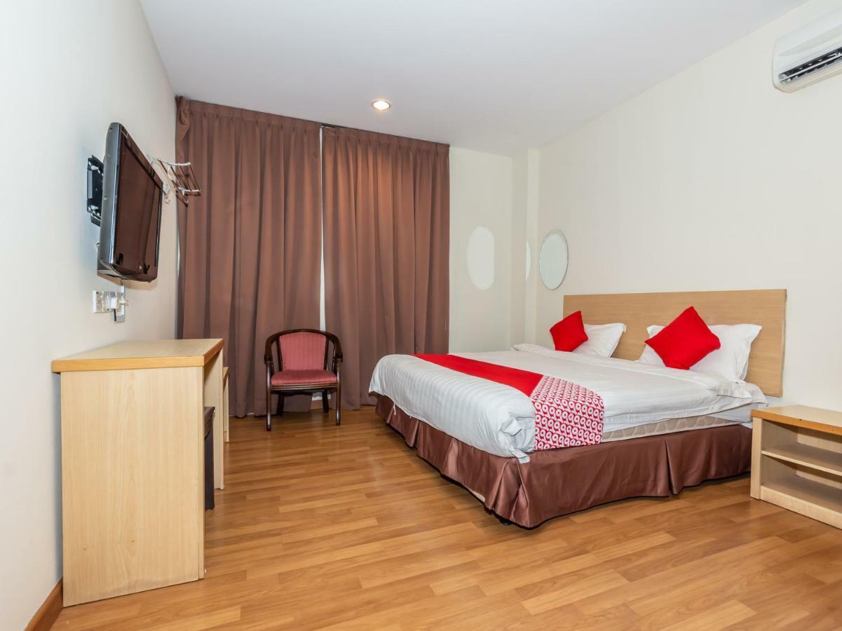 Hotel Oyo 1155 906 Batu Berendam Melaka Zewnętrze zdjęcie
