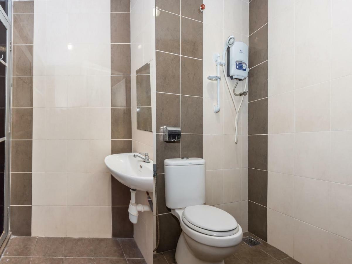 Hotel Oyo 1155 906 Batu Berendam Melaka Zewnętrze zdjęcie