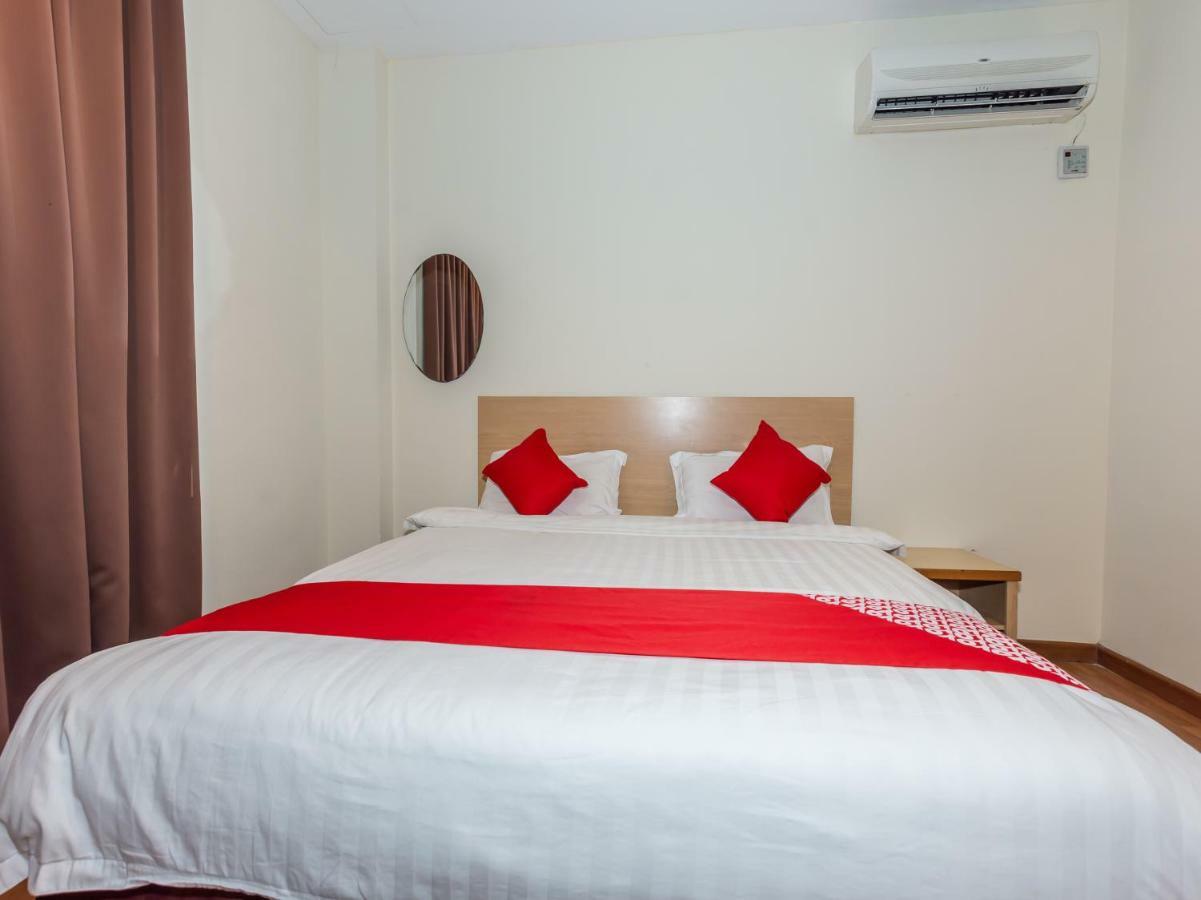 Hotel Oyo 1155 906 Batu Berendam Melaka Zewnętrze zdjęcie